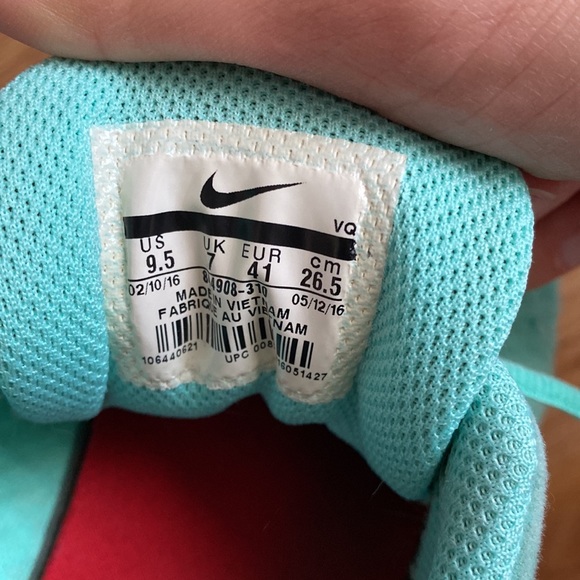 Turquoise Nike Roshe Women’s Tennis Shoes - Picture 4 of 4